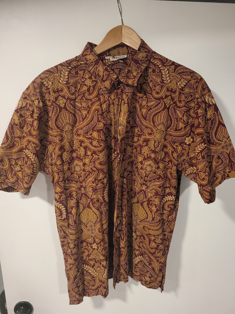 Men's Maroon & Gold Paisley Short-Sleeve Shirt